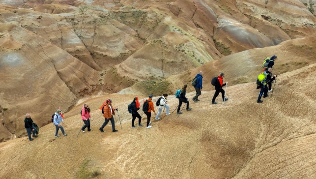 Kars ve Iğdır'da dağcılar Gökkuşağı Tepeleri'nde "Cumhuriyet Yürüyüşü" yaptı