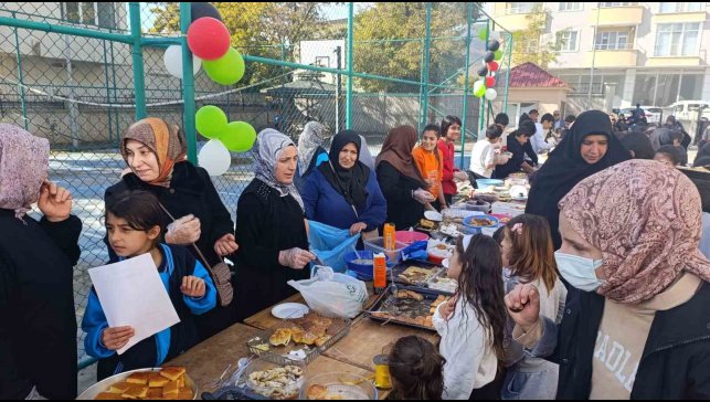 Van'da Gazze yararına hayır panayırı düzenlendi