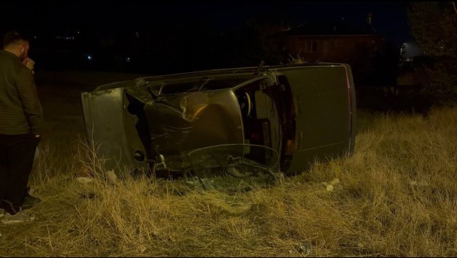 Erzincan'da takla atan otomobilin sürücüsü yaralandı