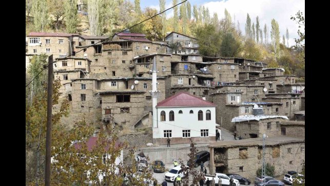 Vali Karakaya: "Uzuntaş, sadece bir köy değil Bitlis'in kültürel hafızasıdır"