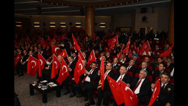 102. yıllık coşku salona sığmadı