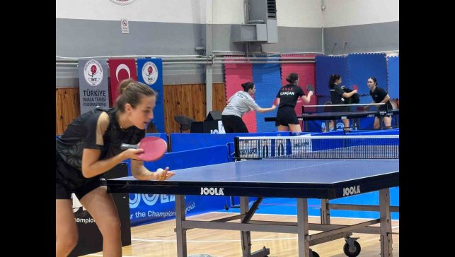 Elazığ'da masa tenisi kadın takımından büyük başarı