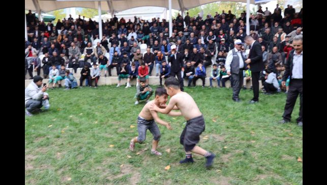 Cumhuriyet ile yaşıt karakucak güreşleri