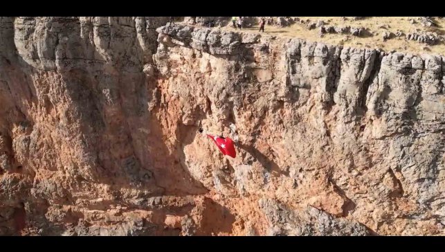 Elazığlı dağcılar kayalıklarda Türk bayrağı açtı