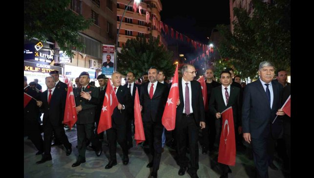 Elazığ'da 'Fener Alayı' yürüyüşü