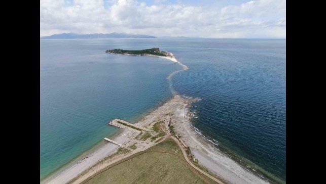 Van Gölü'nde su seviyesi düştü, Çarpanak Adası'na giden antik yol ortaya çıktı