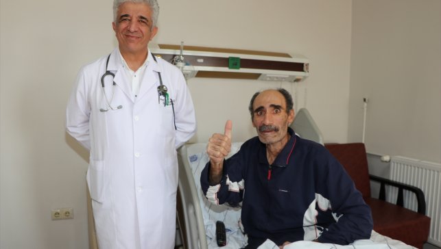 Hastanın akciğerinden alınan karpuz büyüklüğündeki kitle 30 yıllık cerrahı şaşırttı