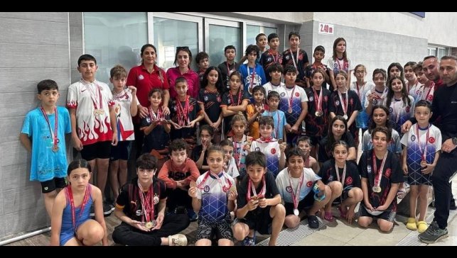 7'den 70'e Cumhuriyet coşkusu: Bayram onuruna kulaç attılar