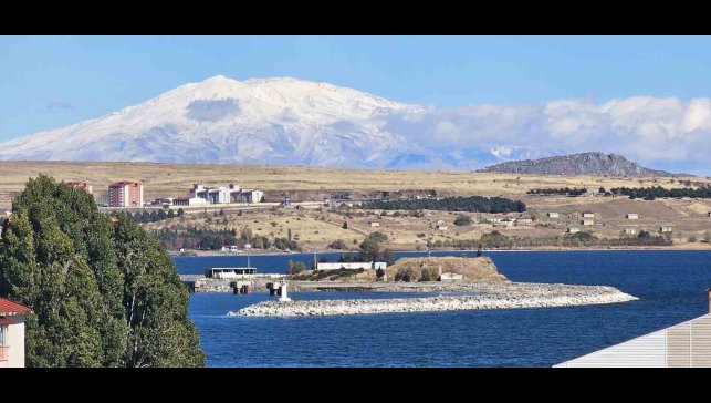 Tatvan'ın yüksek kesimleri beyaza büründü