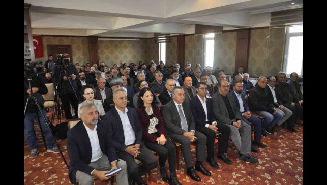 DEM Parti Genel Başkanı Bakırhan: "PKK'nın kendisini feshetmesi, en son da artık Türkiye sınırları dışına çıkarak, Türkiye devletine silah çevirmeyeceğini belirtmesi tarihi bir önemdedir"