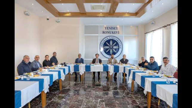 Rektör Emiroğlu, basınla bir araya geldi