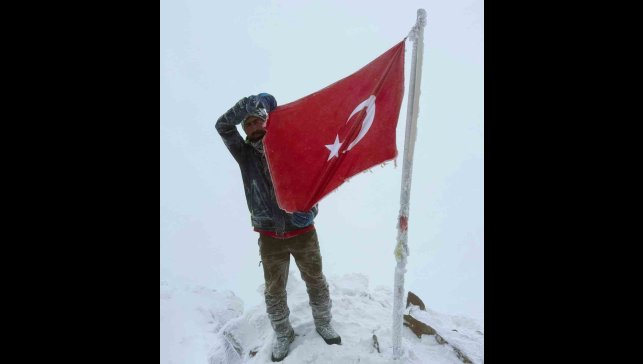Elazığlı sporcu Cumhuriyet coşkusunu Erciyes'in zirvesine taşıdı