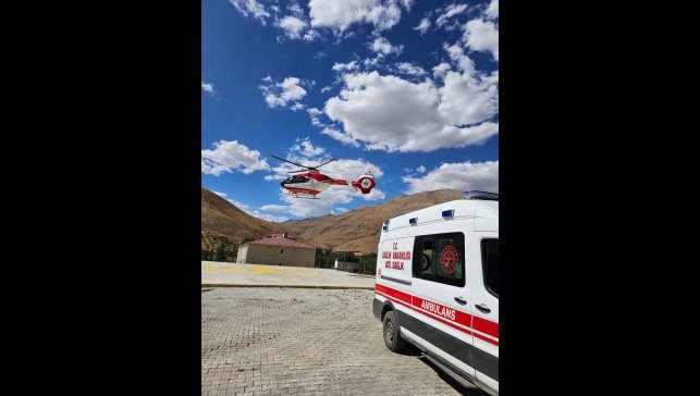 Van'da kalp rahatsızlığı yaşayan hasta, ambulans helikopterle hastaneye nakledildi