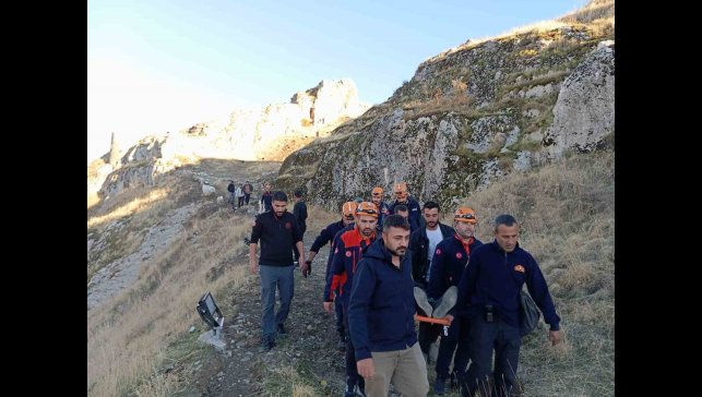 Van Kalesi'nden düşen kişi ağır yaralandı