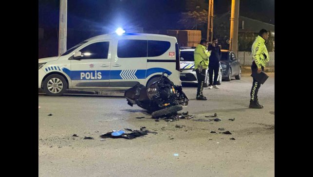 Iğdır'da motosiklet ile otomobil çarpıştı: 2 yaralı