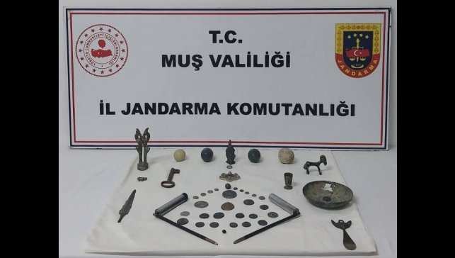 Muş'ta tarihi eser operasyonu: Çok sayıda obje ele geçirildi