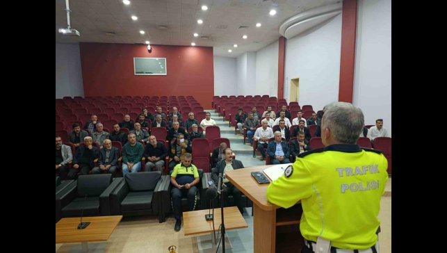 Malatya'da ticari taksi sürücülerine trafik bilgilendirmesi