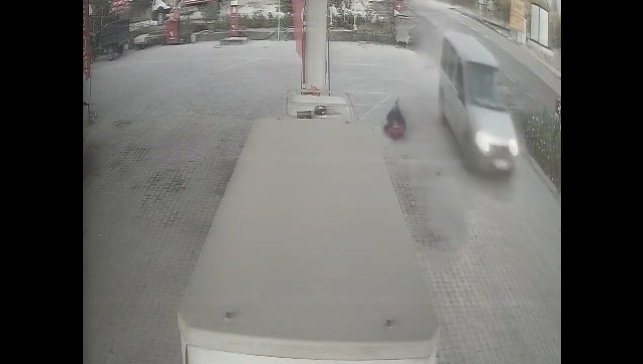 Eniştesine araçla çarpıp kaçtı: O anlar kameraya yansıdı