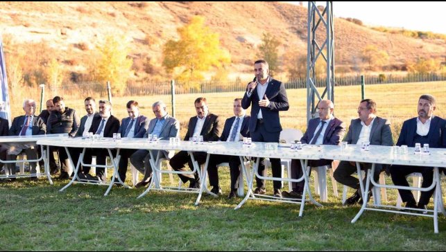 AK Parti heyeti Akçadağ'da muhtarlarla buluştu