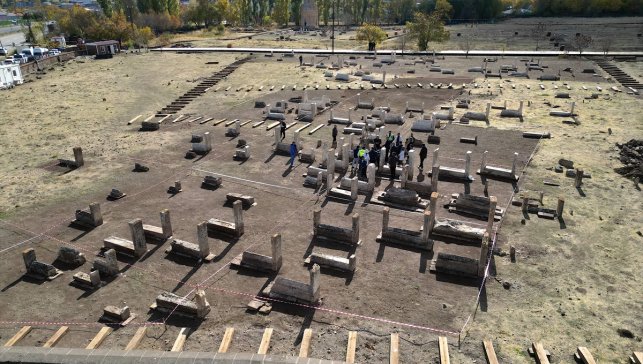 Van'daki Selçuklu Mezarlığı'nda 20 yeni mezar taşı kayıt altına alındı