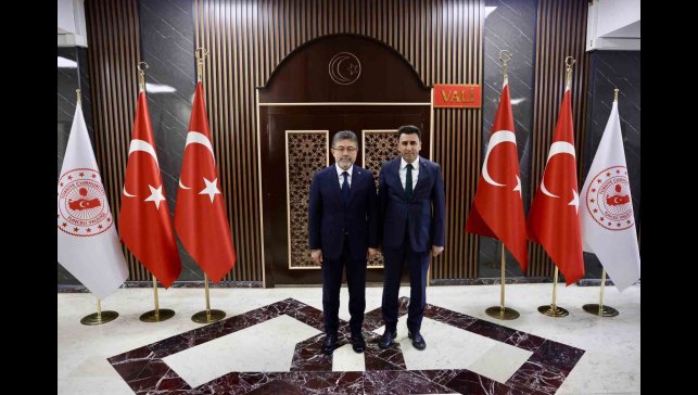 Bakan Yumaklı: "Türkiye kovan varlığında 3'üncü, bal üretiminde de Çin'den sonra 2'inci sırada"