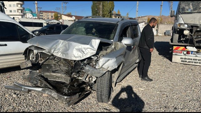 Yüksekova'da trafik kazası: 5 yaralı