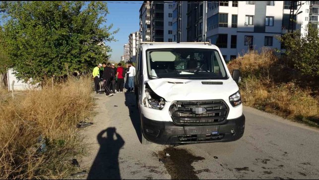 Malatya'da kamyonet ile elektrikli bisiklet çarpıştı: 2 yaralı