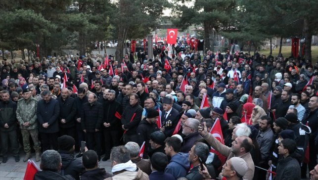 Erzurumlular Aziziye Destanı'nın 148. yılında "ecdada saygı" için yürüdü