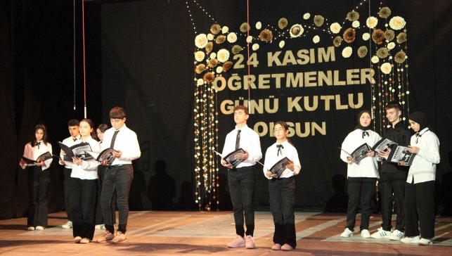 Ahlat'ta 24 Kasım Öğretmenler Günü kutlandı