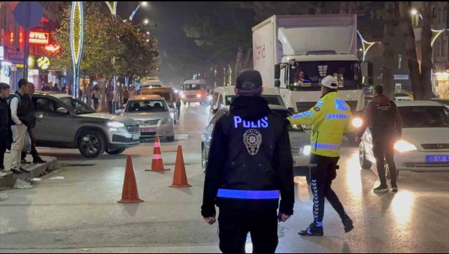 Tatvan'da Şok Uygulama: 953 Kişi ve 292 Araç Denetlendi