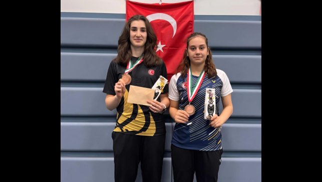 Erzincanlı badmintonculardan Macaristan'da çifte bronz madalya
