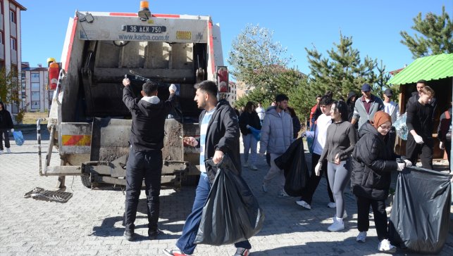 Kars'ta "Temiz çevre sağlıklı nesil" projesiyle öğrenciler çöp topladı
