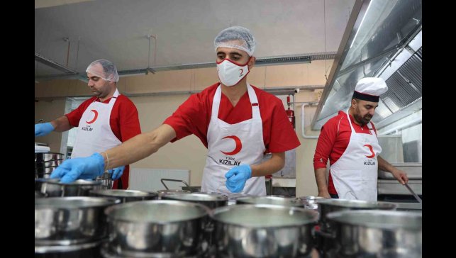 Türk Kızılay Elazığ Şubesi'nden 200 ihtiyaç sahibine sıcak yemek