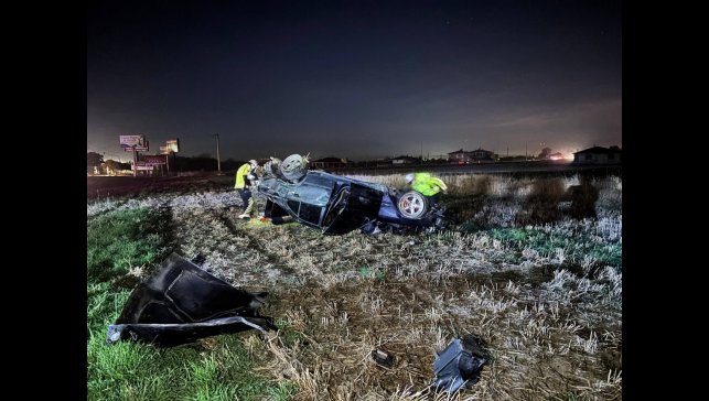 Erzincan'da takla atan otomobilde 2 kişi yaralandı