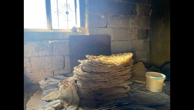 Ağrı'da soğukların başlamasıyla tandırlar kış hazırlıkları için yanmaya başladı