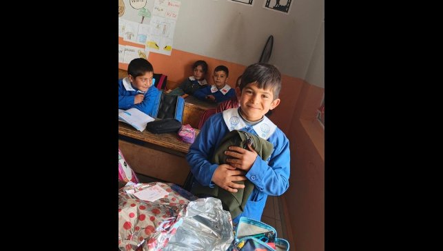 Köy okulunda yürek ısıtan doğum günü sürprizi