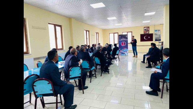 Kars'ta jandarmadan siber farkındalık eğitimi