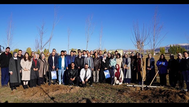 ETÜ'lü Mezunlar aynı çatı altında yeniden bir araya geldi
