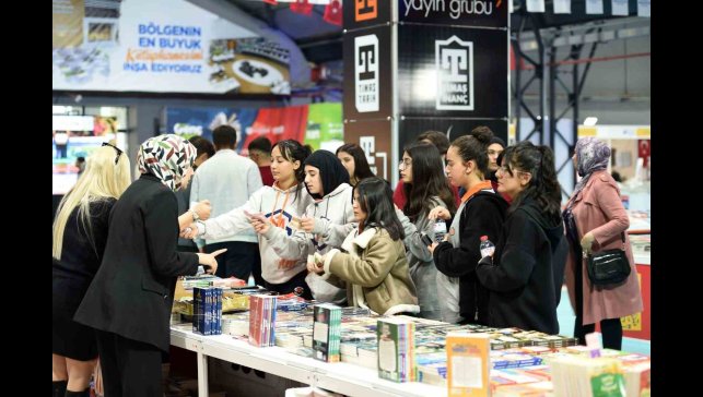 Malatya'da kitap fuarına 7'den 70'e yoğun katılım