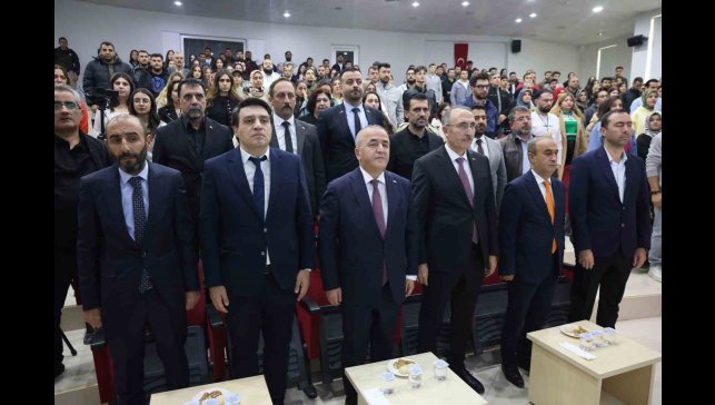 Vali Hatipoğlu: "Türkiye özellikle teknolojik alanda savunma sanayi başta olmak üzere yaptığı çalışmalarla çok farklı noktalara doğru evrildi"