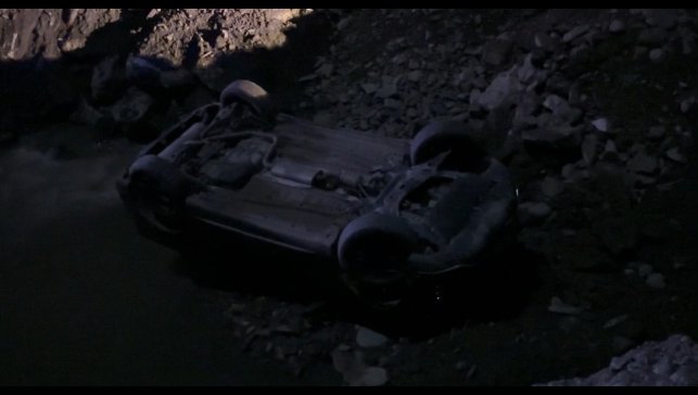 Hakkari'de otomobil dereye uçtu: 2 yaralı