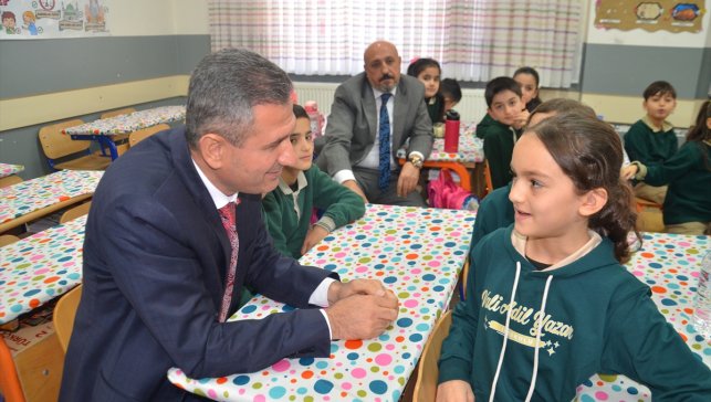 Muş'taki "ikizler okulu"nda 21 ikiz eğitim görüyor