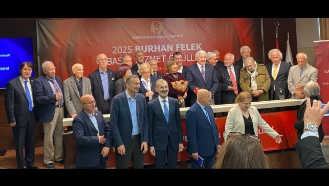 Burhan Felek basın hizmet ödülleri verildi