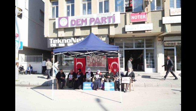 Muş'ta annelerin evlat nöbeti devam ediyor