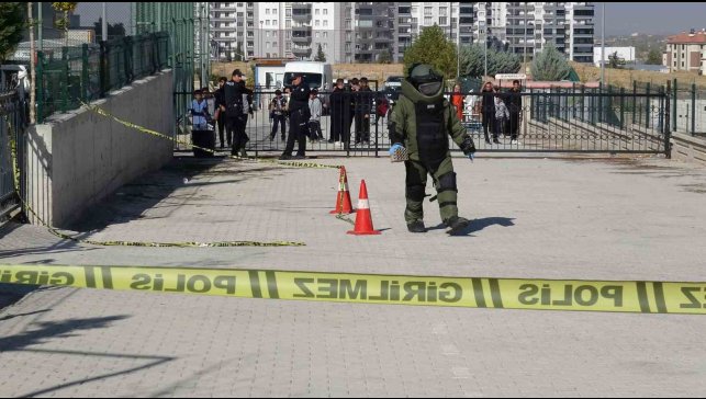 Okul yerleşkesindeki havai fişek rampası paniğe neden oldu