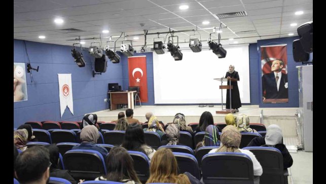 Muş'ta "Çocukluk Çağı Travmaları ve Mücadele" konulu eğitim düzenlendi