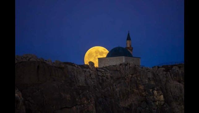 Van Kalesi, "Kunduz Süper Ay" ile görsel şölen oluşturdu