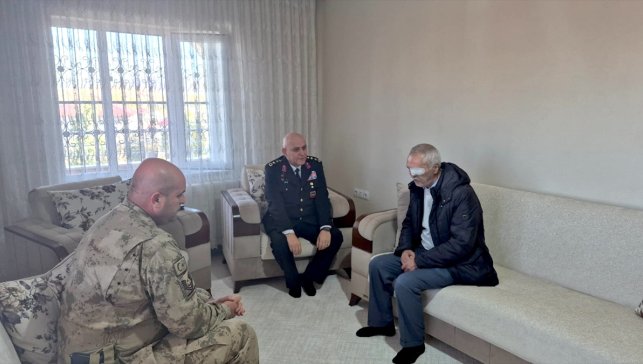 Muş İl Jandarma Komutanı Albay Özer'den şehit ailesi ve gaziye ziyaret
