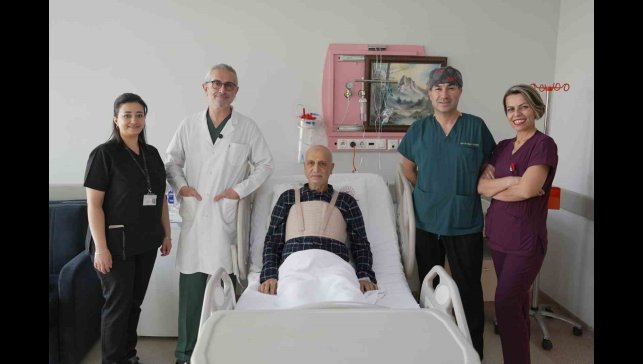 Malatya'da kalp tümörü ve üç damar tıkanıklığı aynı ameliyatta tedavi edildi