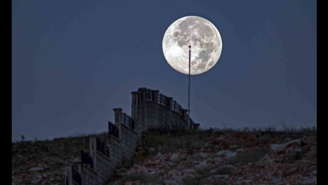 Ay, yılın en yakın anlarında Bitlis'e veda etti